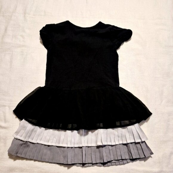 Hanna Andersson girls size 110 or 5 black, gray and white pleated bottom dress - Picture 2 of 6